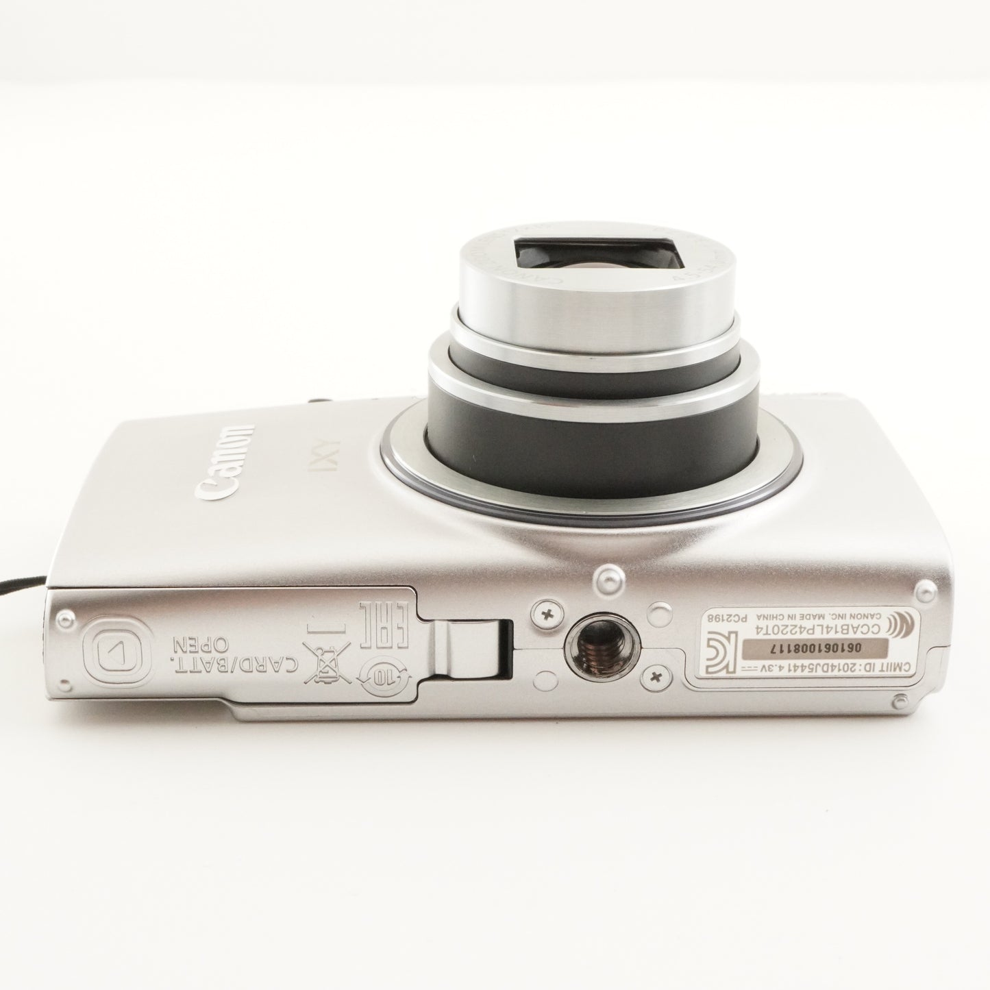 Canon IXY 640 Silver With 4GB SDHC Card Digital Camera from Japan #8433