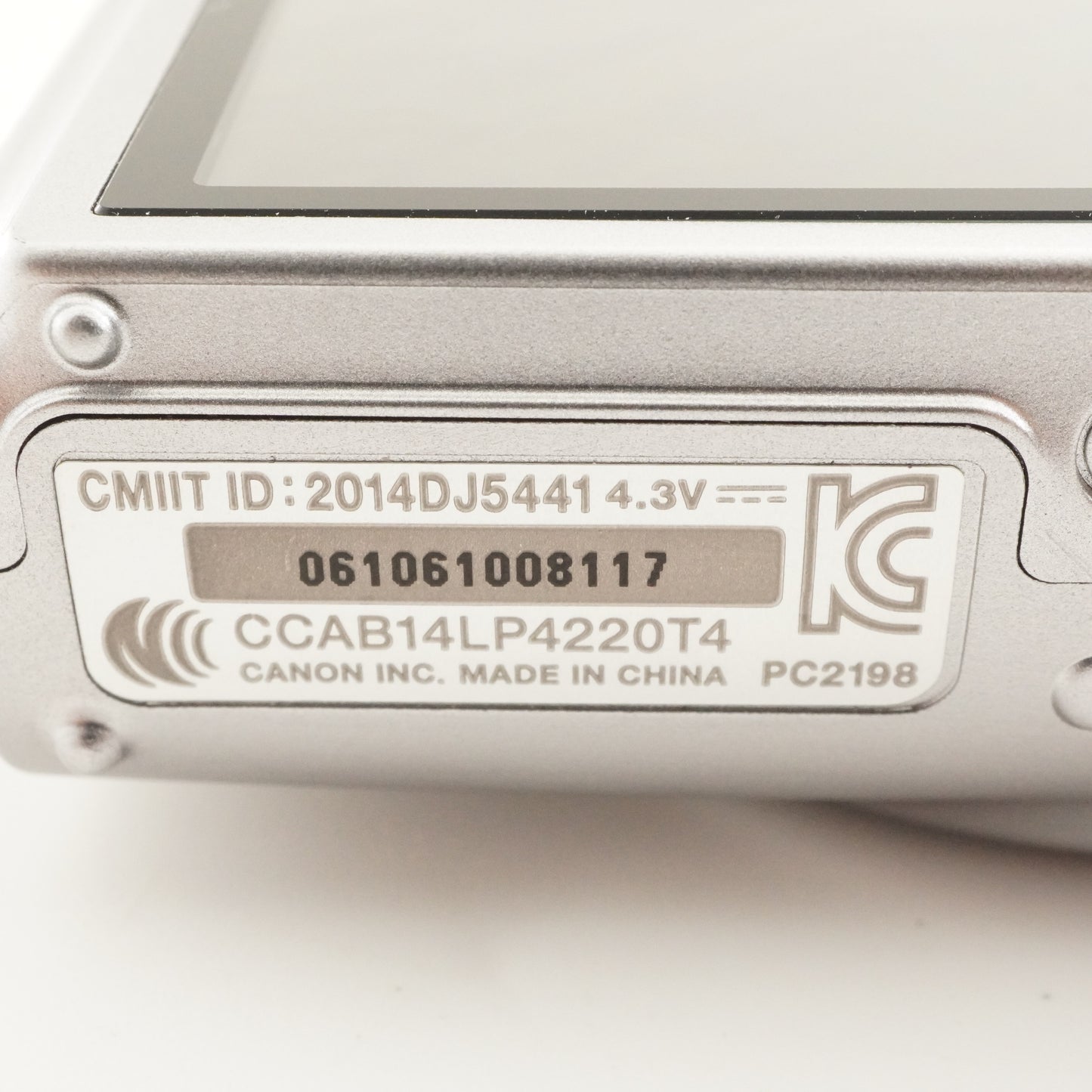 Canon IXY 640 Silver With 4GB SDHC Card Digital Camera from Japan #8433