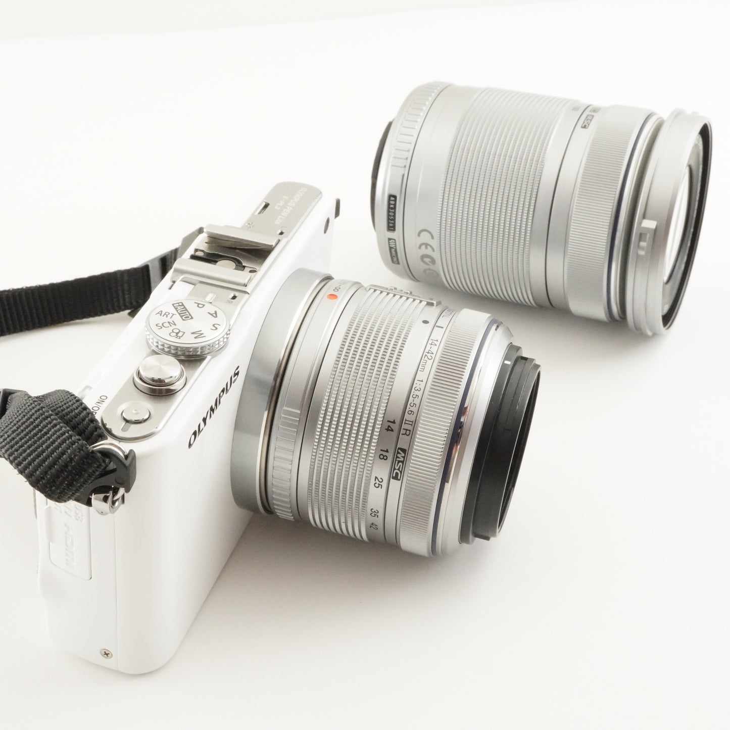 [3,500 Shots] OLYMPUS PEN Lite E-PL3 White +14-42+40-150+4GB SD from Japan #8464