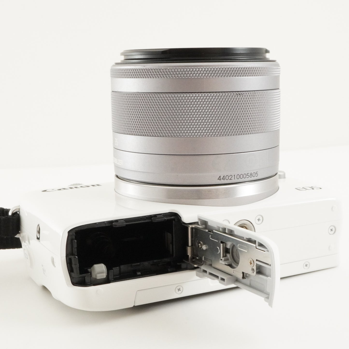 Canon EOS M10 White +EF-M 15-45mm F3.5-6.3 IS STM +4GB SDHCCard from Japan #8545