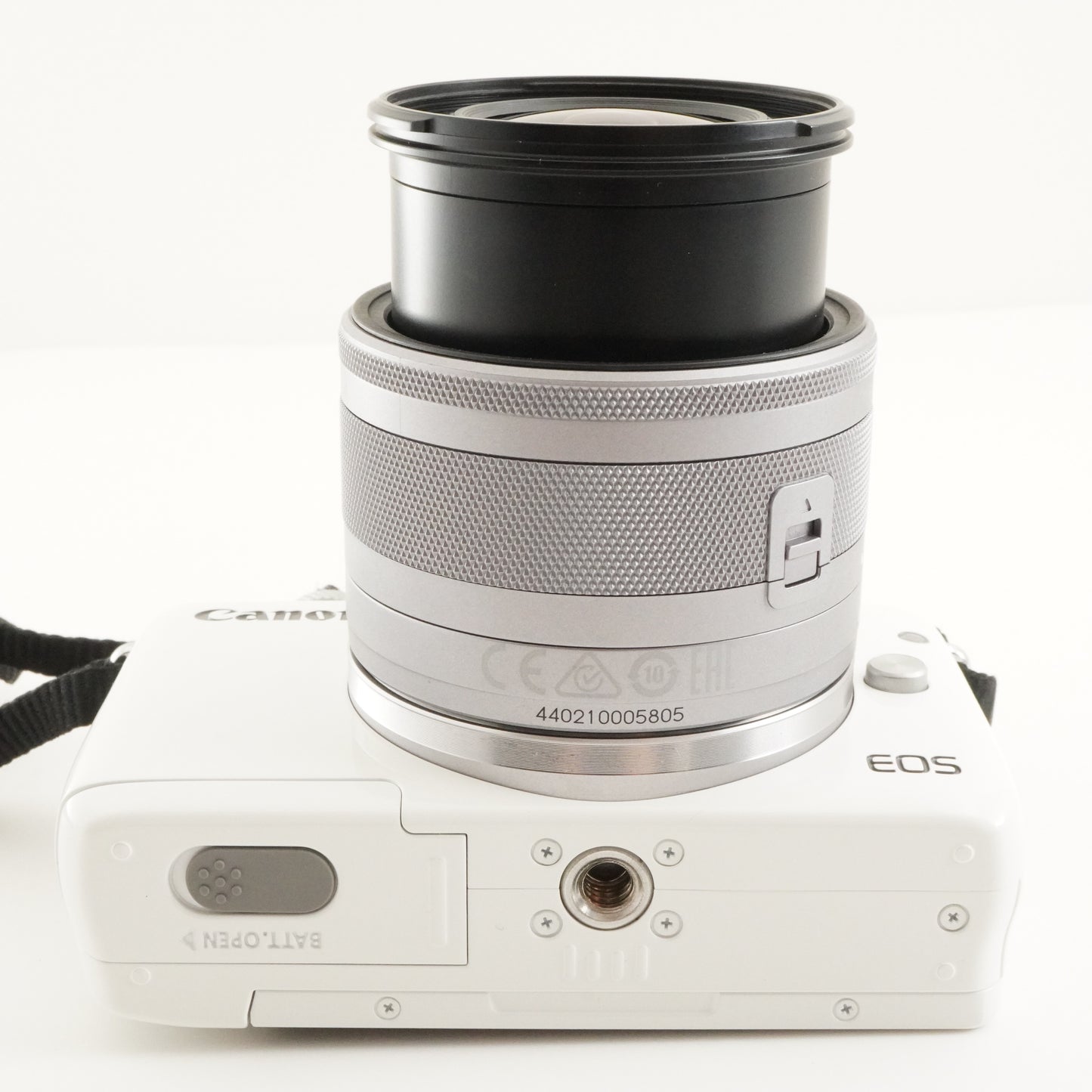 Canon EOS M10 White +EF-M 15-45mm F3.5-6.3 IS STM +4GB SDHCCard from Japan #8545