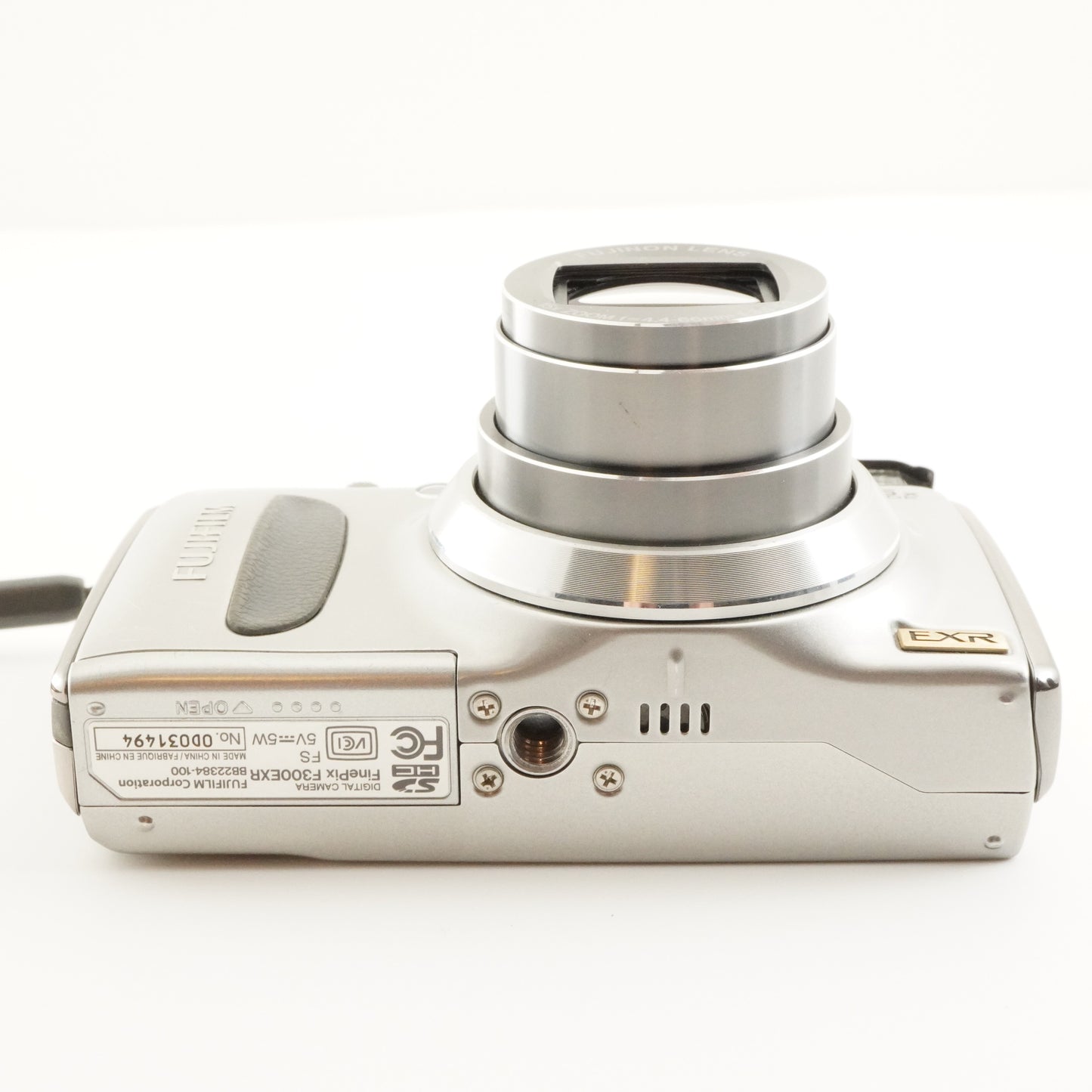 FUJIFILM FinePix F300 EXR Silver + 4GB SDHC Card Digital Camera from Japan #8560