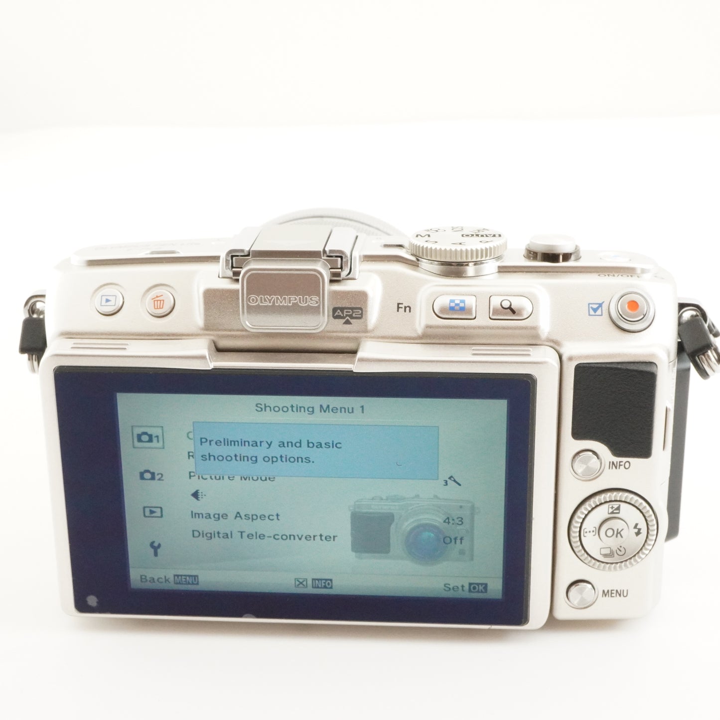 [2,025 Shots] OLYMPUS E-PL6 Silver +14-42mm II R In Box +4GB SD from Japan #8602