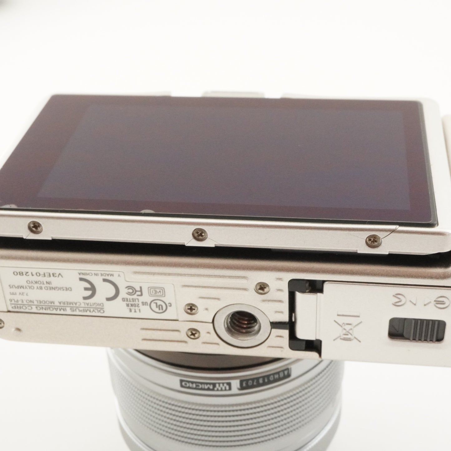 [2,025 Shots] OLYMPUS E-PL6 Silver +14-42mm II R In Box +4GB SD from Japan #8602