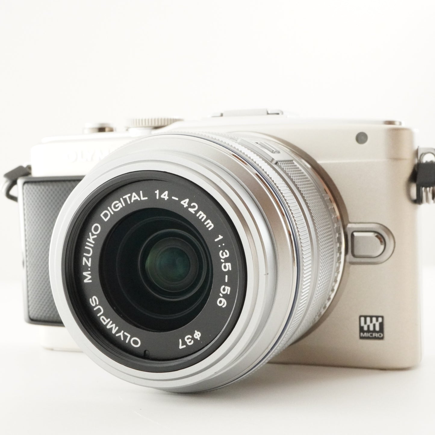 [2,025 Shots] OLYMPUS E-PL6 Silver +14-42mm II R In Box +4GB SD from Japan #8602