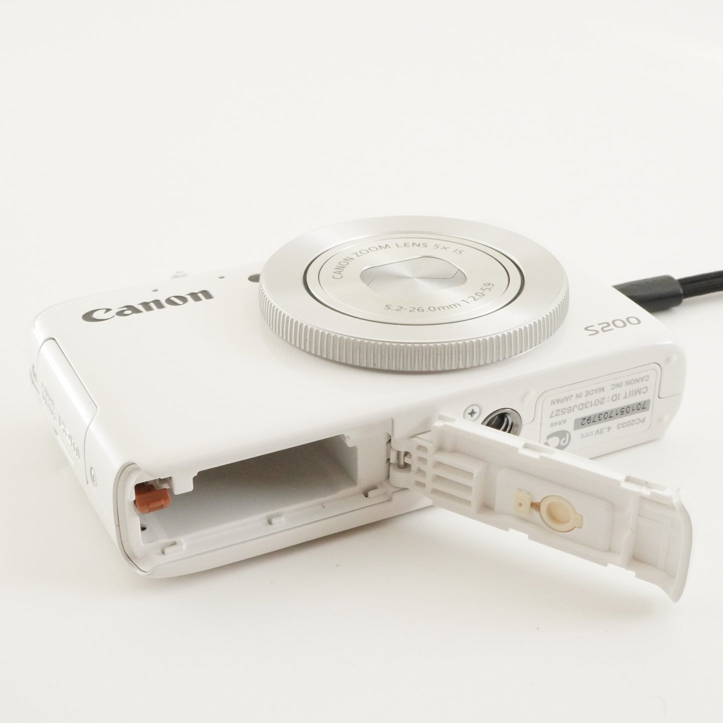 Canon PowerShot S200 White With 4GB SDHC Card Digital Camera from Japan #8684