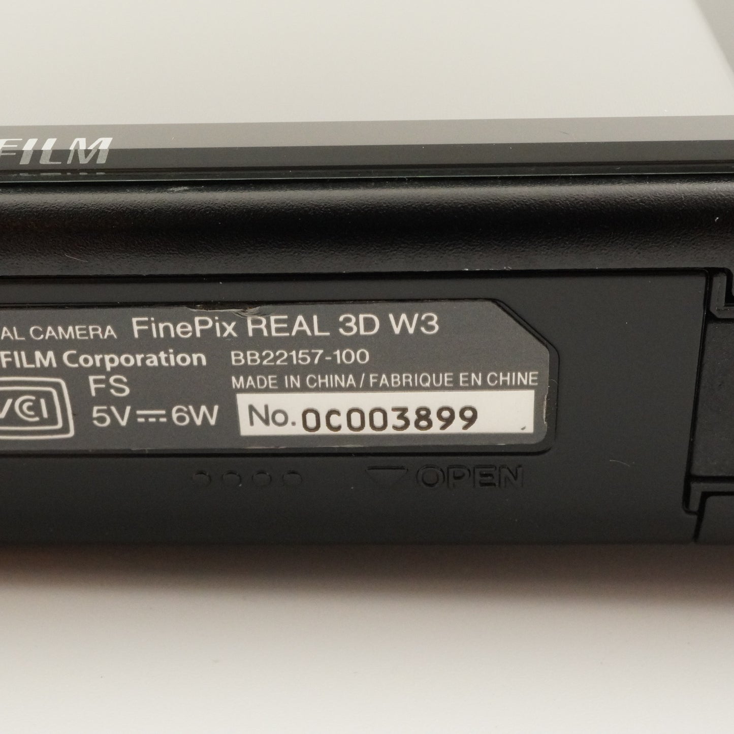 FUJIFILM FinePix REAL 3D W3 With 4GB SDHC Card Digital Camera from Japan #8880