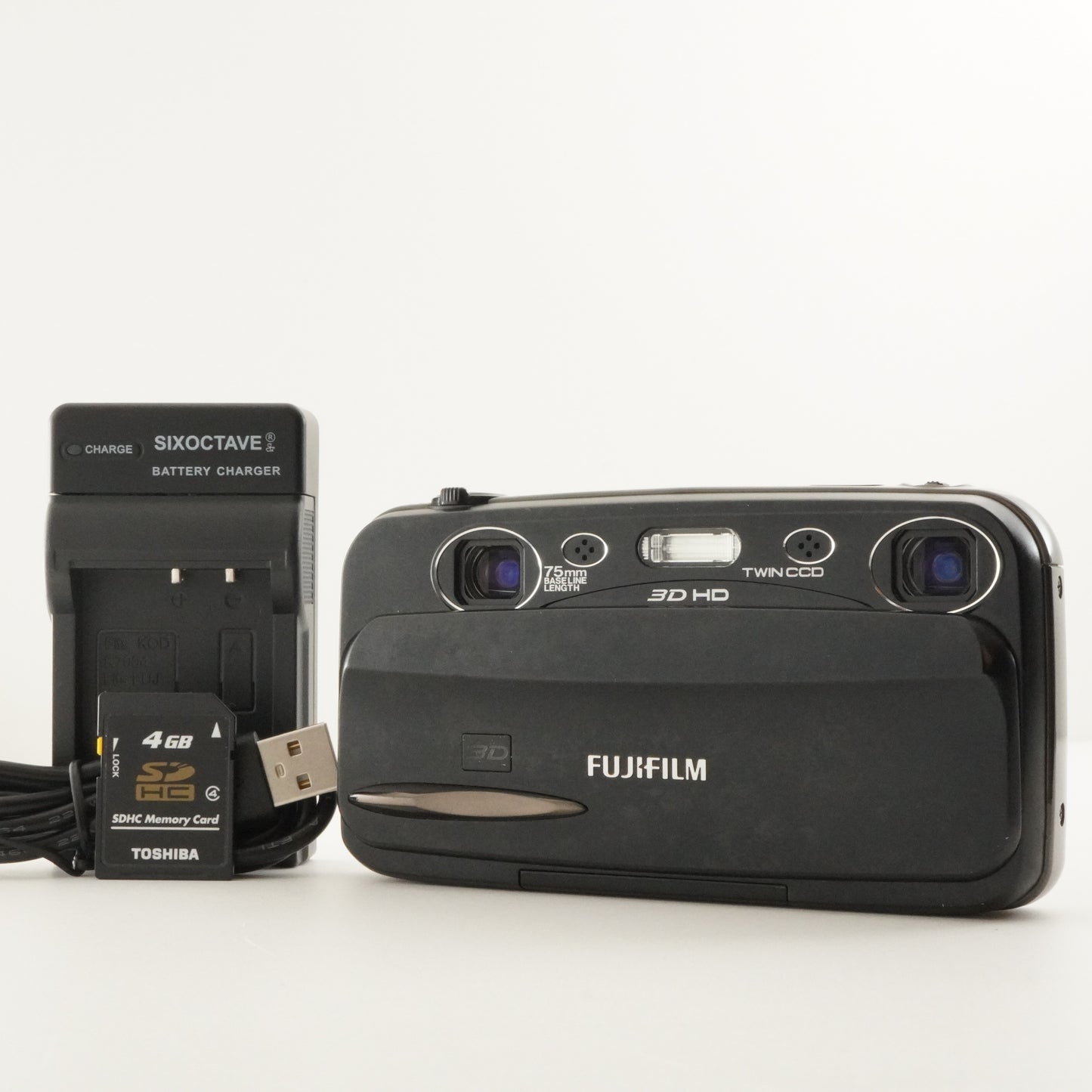 FUJIFILM FinePix REAL 3D W3 With 4GB SDHC Card Digital Camera from Japan #8880