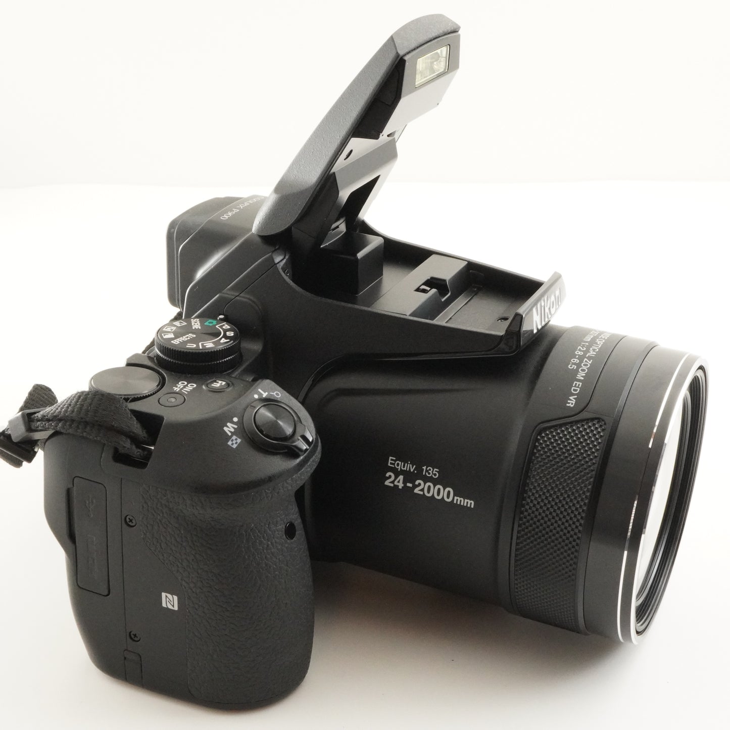 Nikon COOLPIX P900 Black In Box + 4GB SDHC Card Digital Camera from Japan #8888