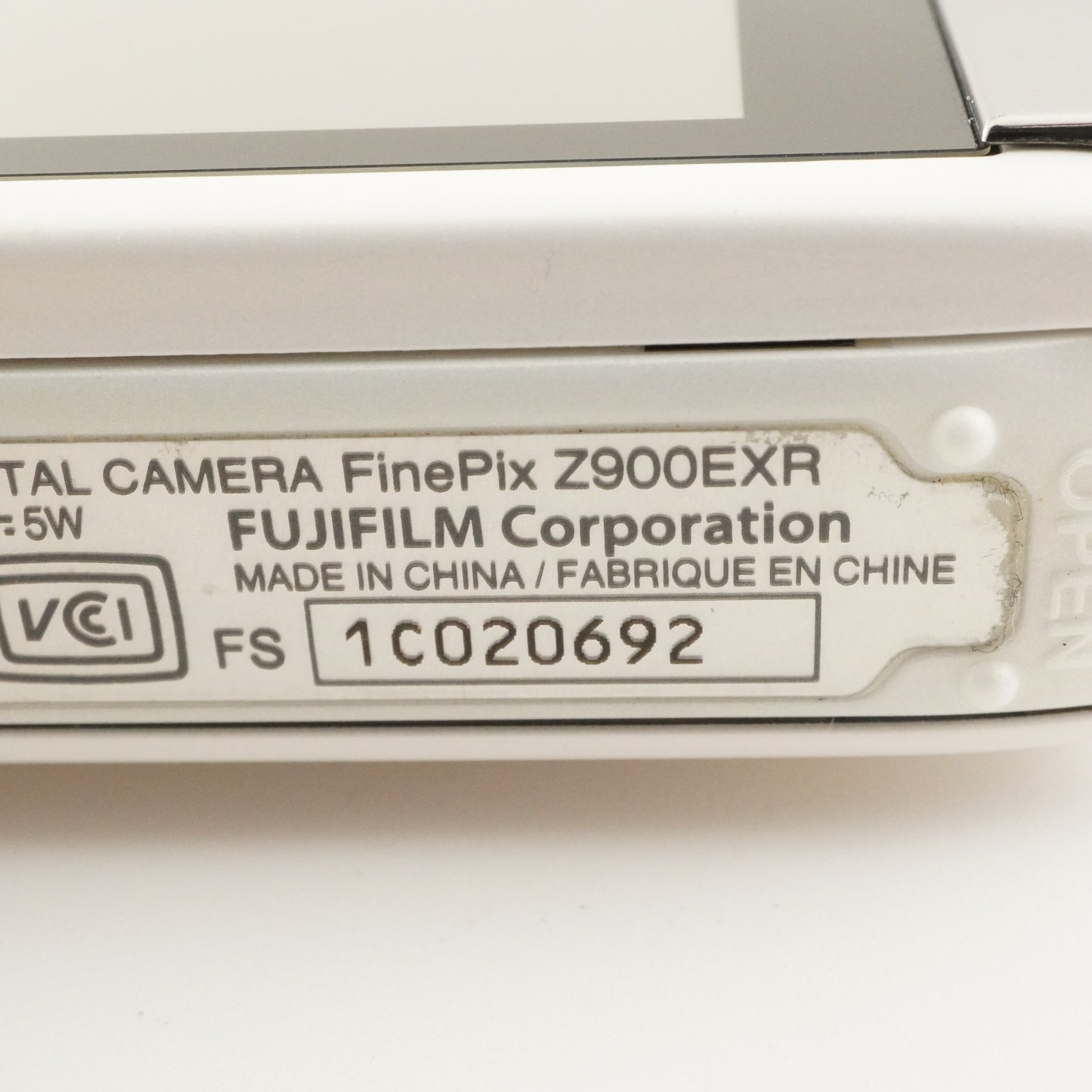 FUJIFILM FinePix Z900 EXR White + 4GB SDHC Card Digital Camera from Japan #8894