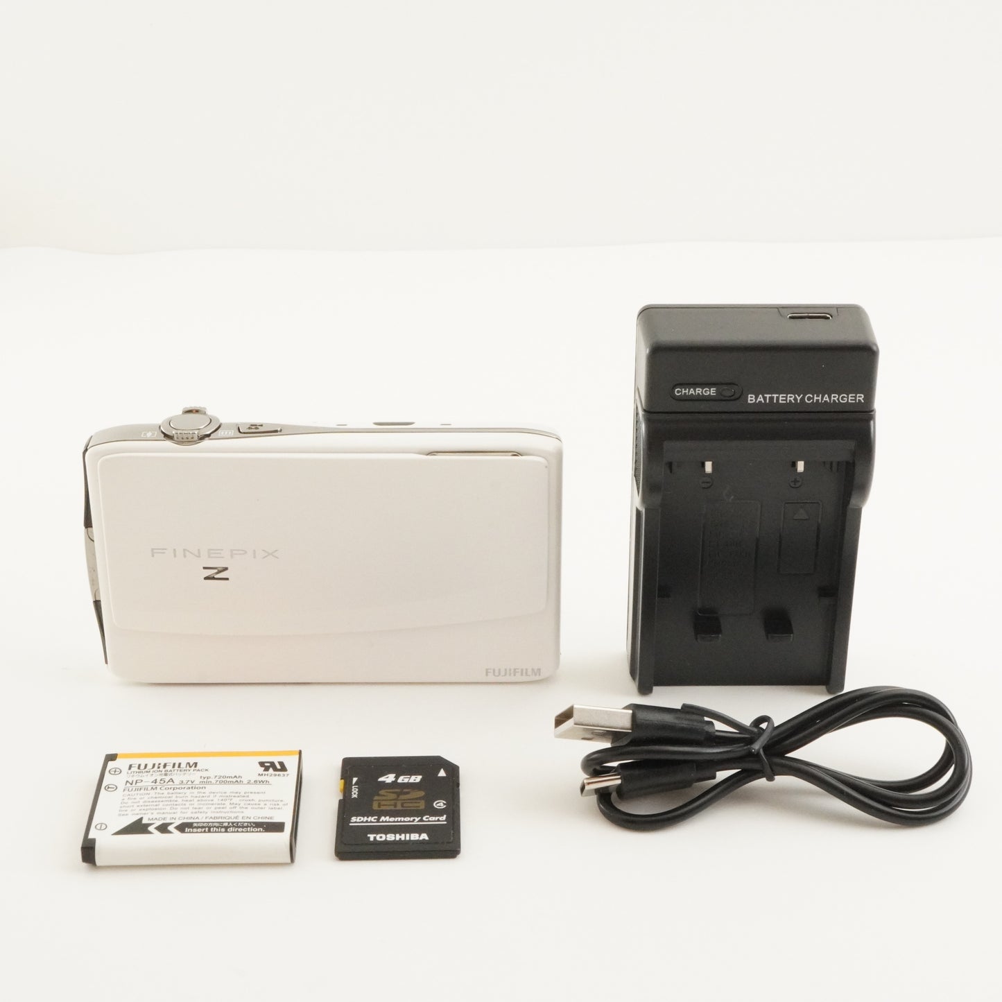 FUJIFILM FinePix Z900 EXR White + 4GB SDHC Card Digital Camera from Japan #8894