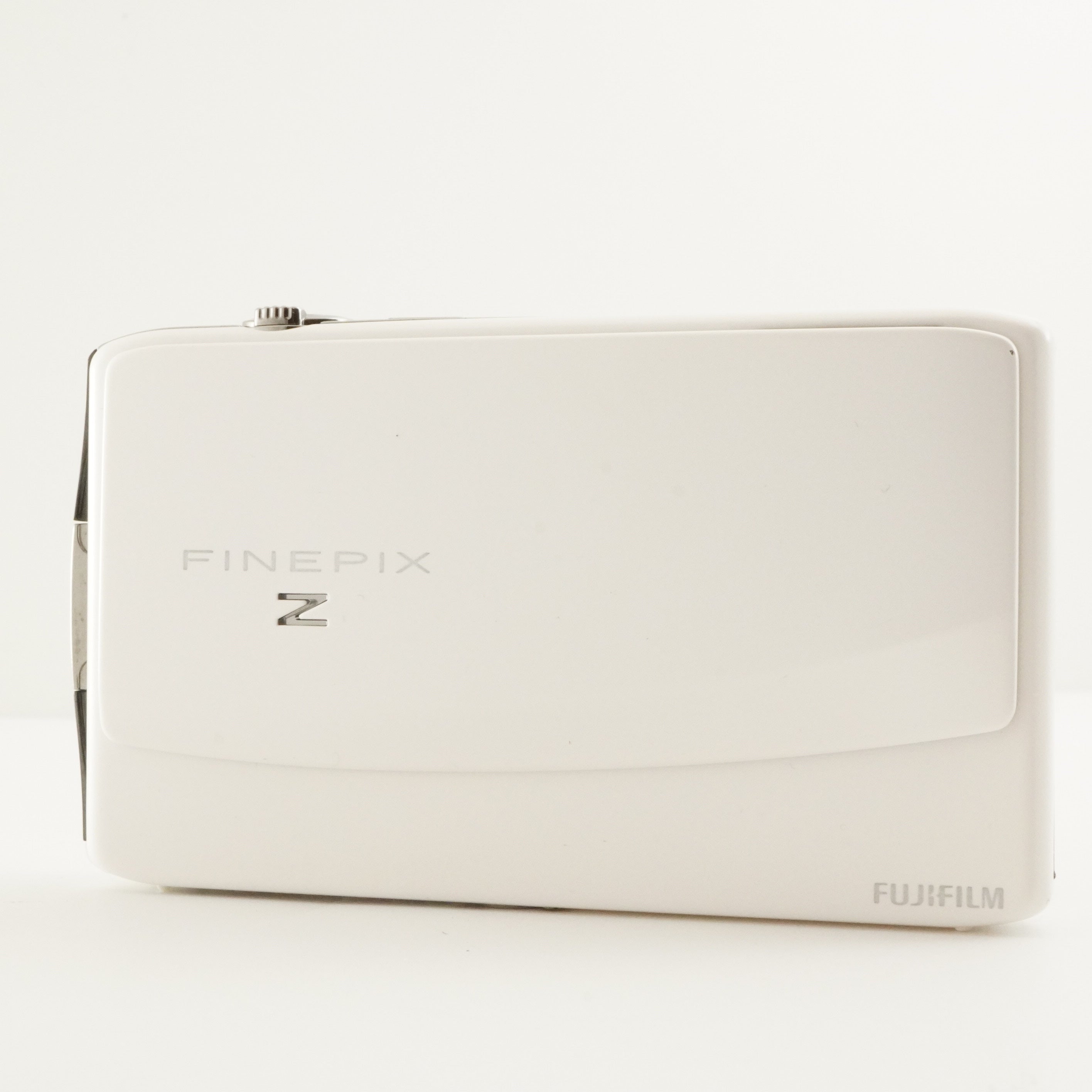 FUJIFILM FinePix Z900 EXR White + 4GB SDHC Card Digital Camera