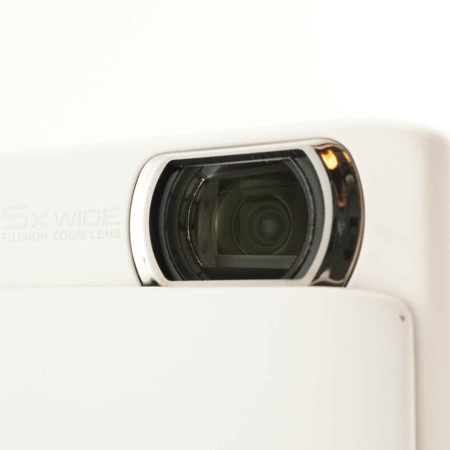 FUJIFILM FinePix Z900 EXR White + 4GB SDHC Card Digital Camera from Japan #8894