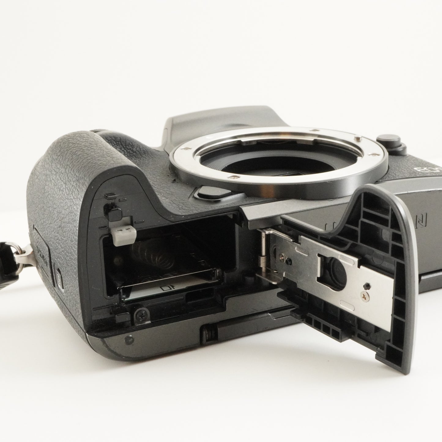 Canon EOS M5 Black + EF-M 15-45mm IS STM + 8GB SDHC Card from Japan #9010