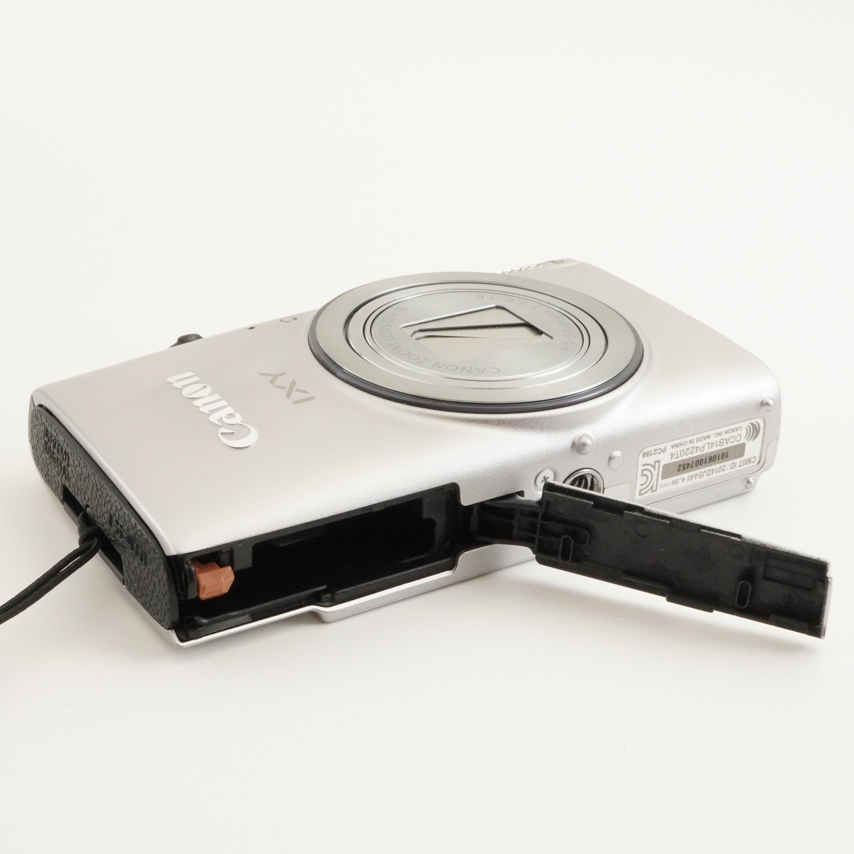 Canon IXY 640 Silver In Box + 4GB SDHC Card Digital Camera from