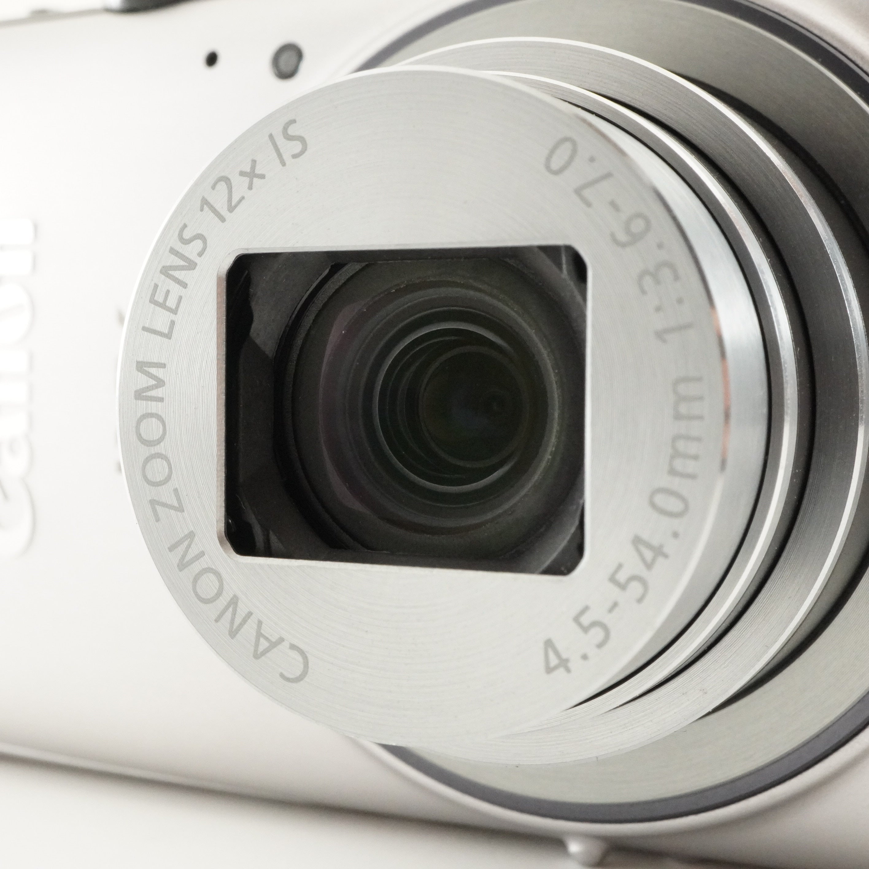 Canon IXY 640 Silver In Box + 4GB SDHC Card Digital Camera from