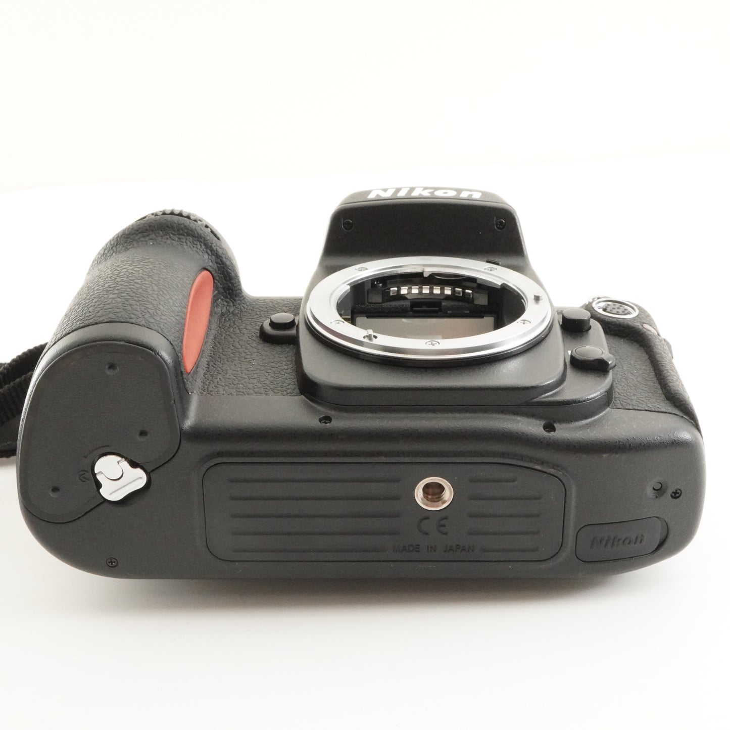 Nikon F100 + AF NIKKOR 50mm F1.4 + AF NIKKOR 35-70mm F3.3-4.5 from Japan #9221