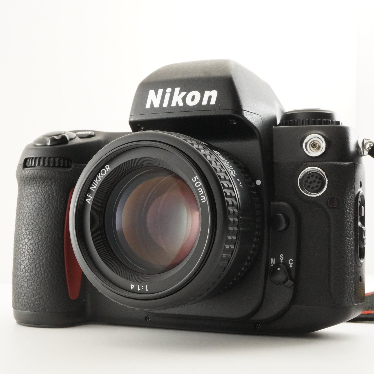 Nikon F100 + AF NIKKOR 50mm F1.4 + AF NIKKOR 35-70mm F3.3-4.5 from Japan #9221