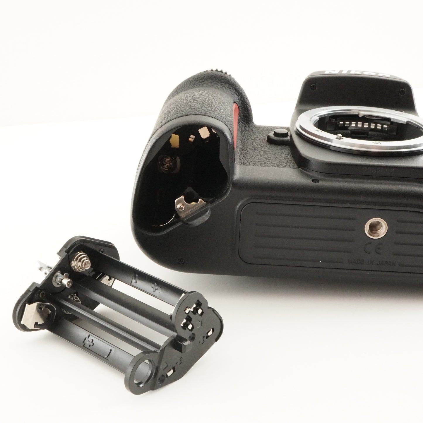 Nikon F100 + AF NIKKOR 50mm F1.4 + AF NIKKOR 35-70mm F3.3-4.5 from Japan #9221