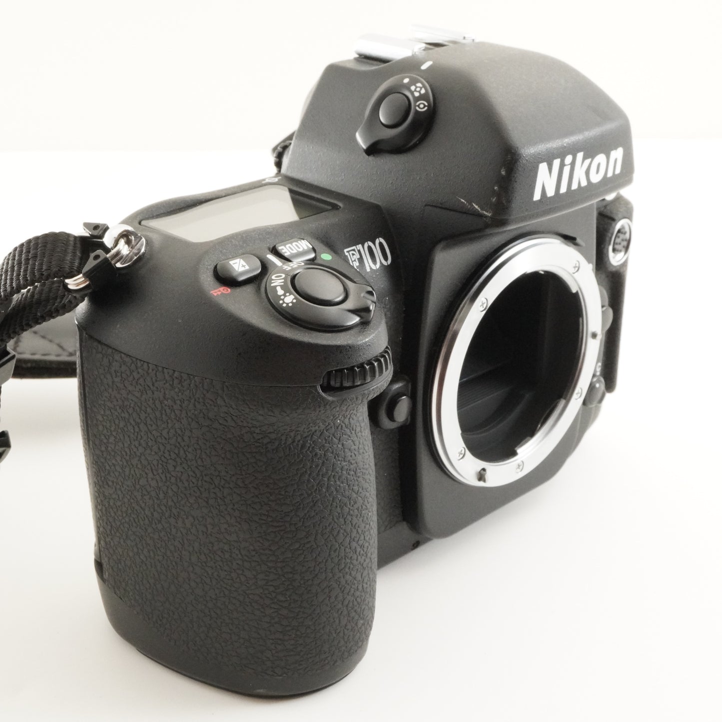 Nikon F100 + AF NIKKOR 50mm F1.4 + AF NIKKOR 35-70mm F3.3-4.5 from Japan #9221