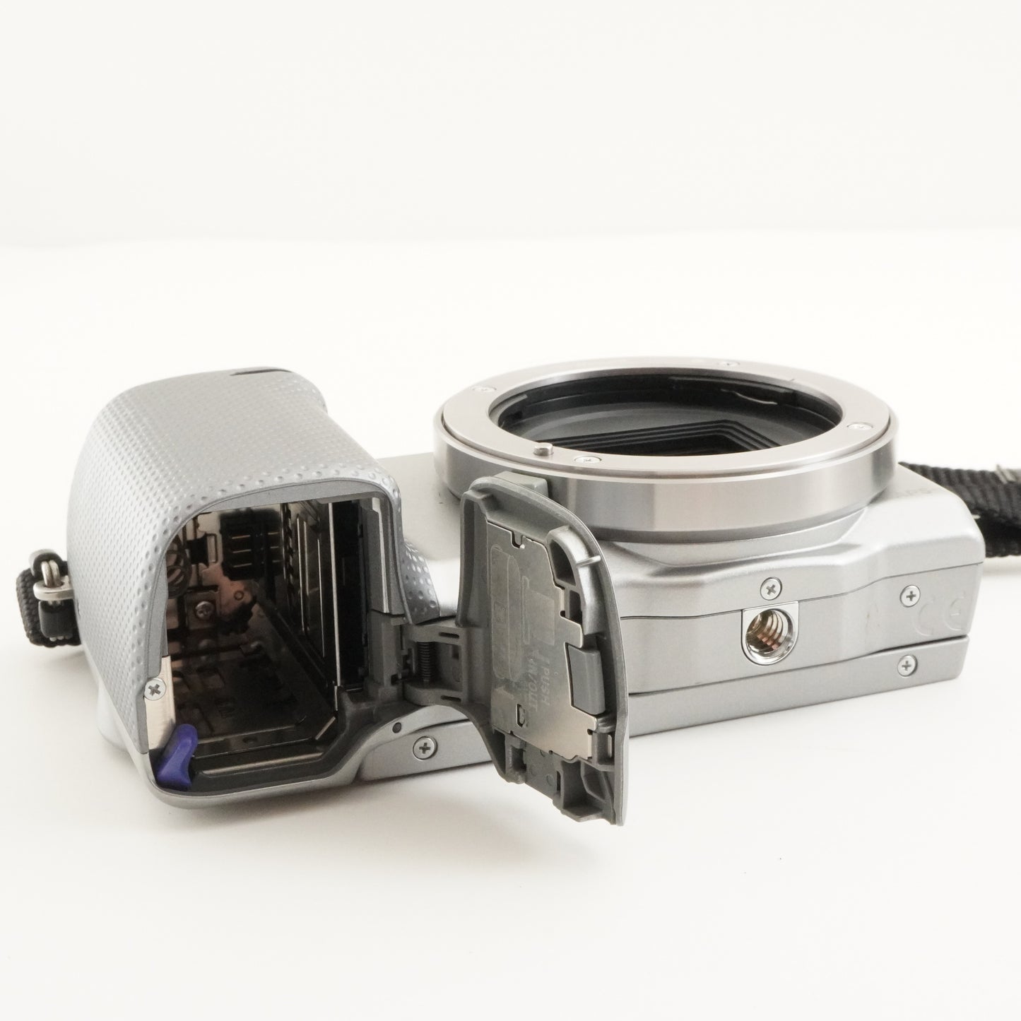 [12,391 Shots] SONY alpha NEX-5R Silver + E PZ 16-50mm + 8GB SD from Japan #9276