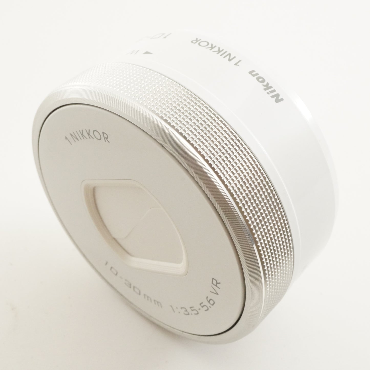 [822 Shots] Nikon 1 J4 White + 10-30mm + 4GB micro SD + Case from Japan #9647