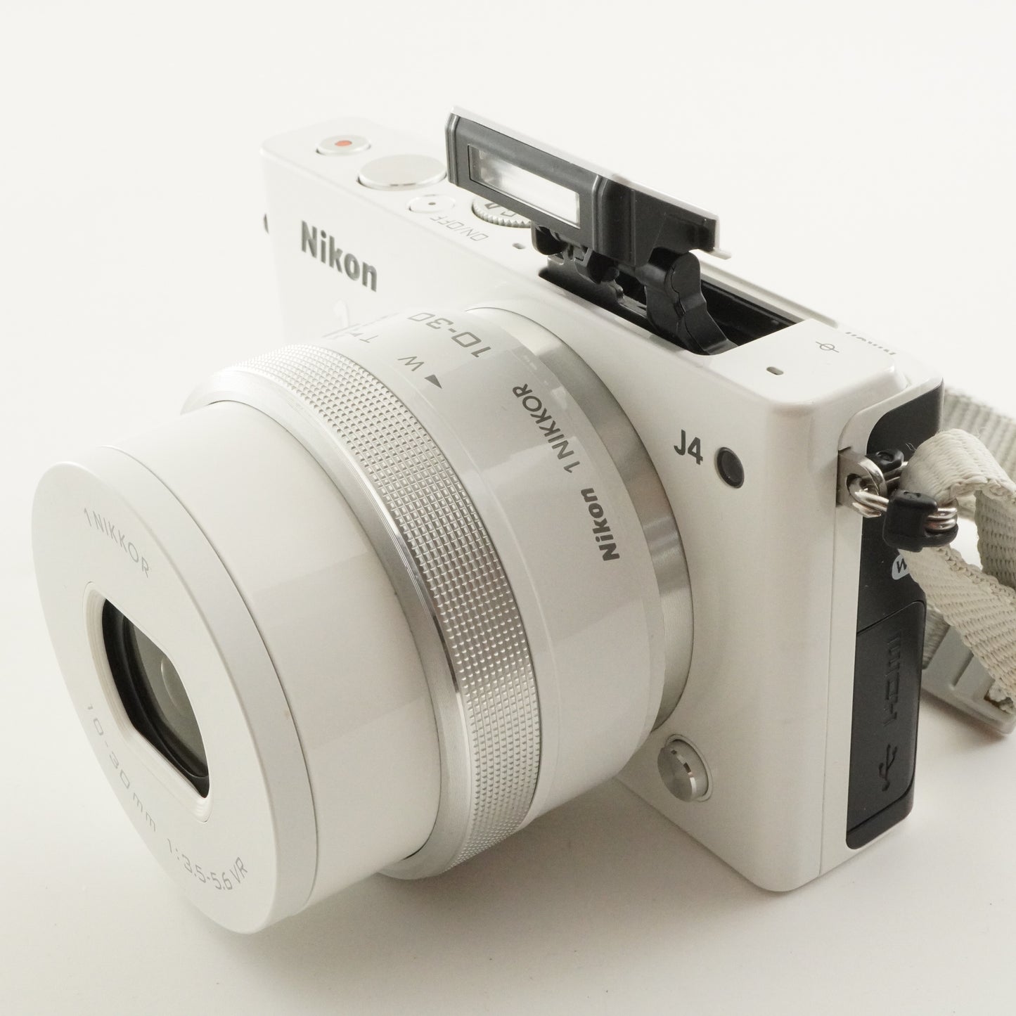 [822 Shots] Nikon 1 J4 White + 10-30mm + 4GB micro SD + Case from Japan #9647