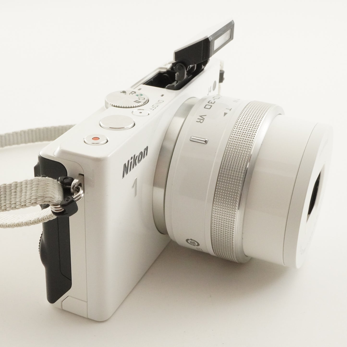 [822 Shots] Nikon 1 J4 White + 10-30mm + 4GB micro SD + Case from Japan #9647