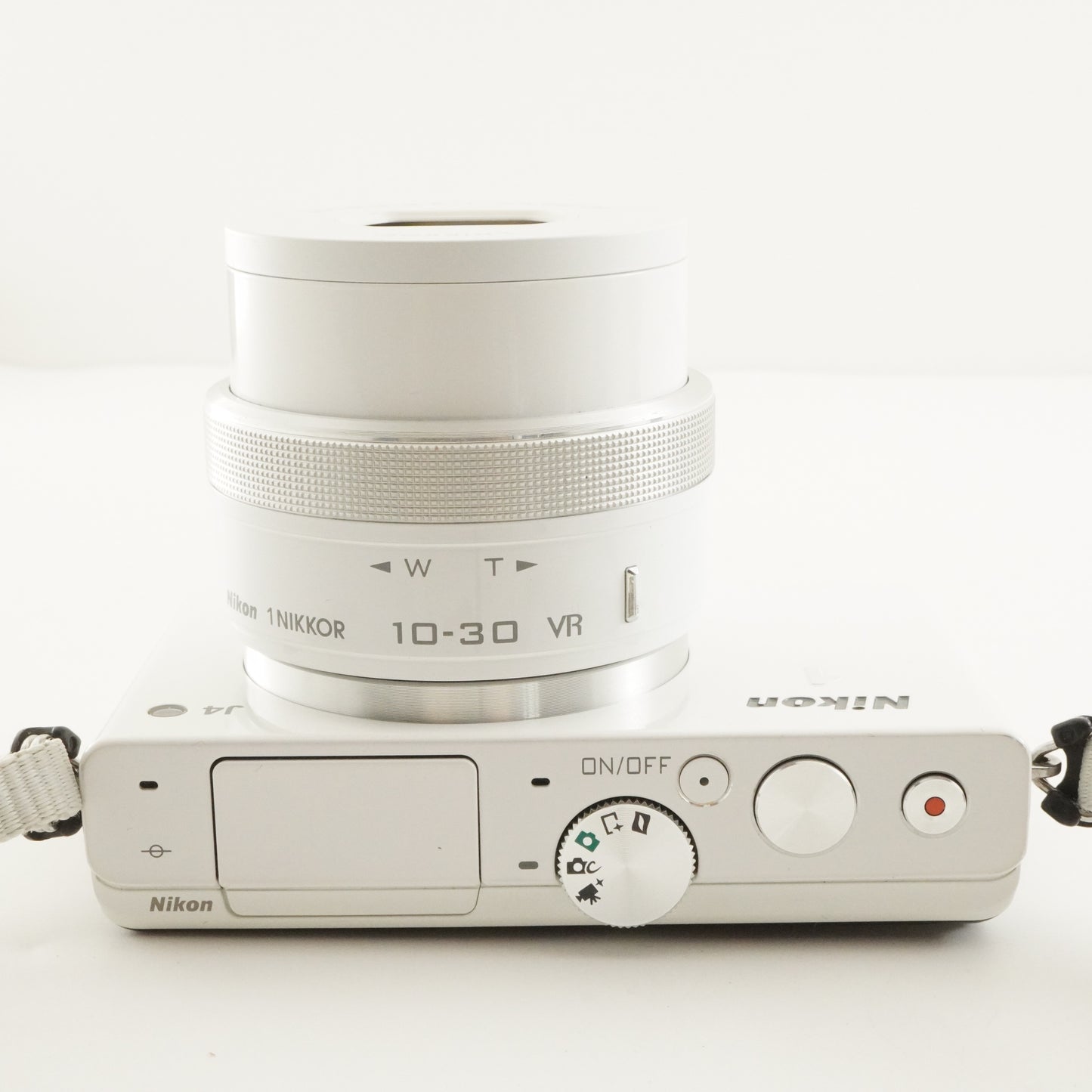 [822 Shots] Nikon 1 J4 White + 10-30mm + 4GB micro SD + Case from Japan #9647