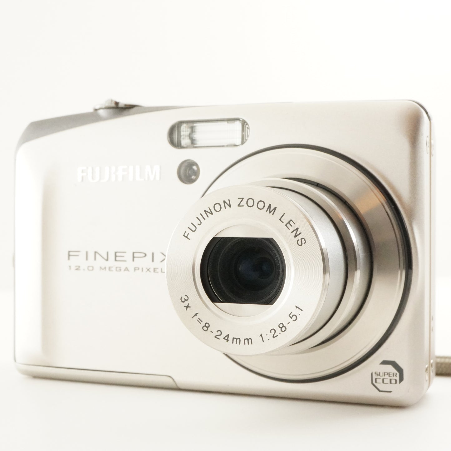 FUJIFILM FinePix F60fd Silver + 4GB SDHC Card Digital Camera from Japan #9699