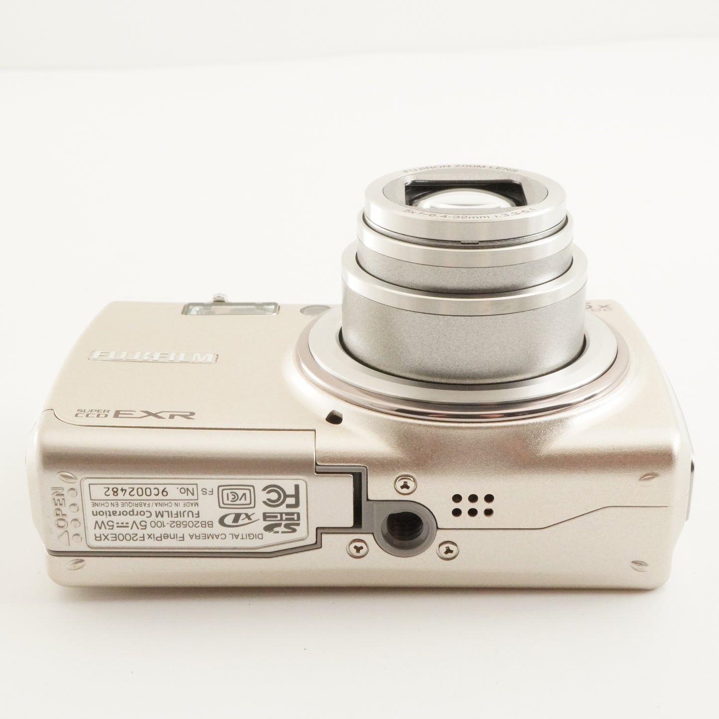 FUJIFILM FinePix F200 EXR Silver + 4GB SDHC Card Digital Camera from Japan #9848