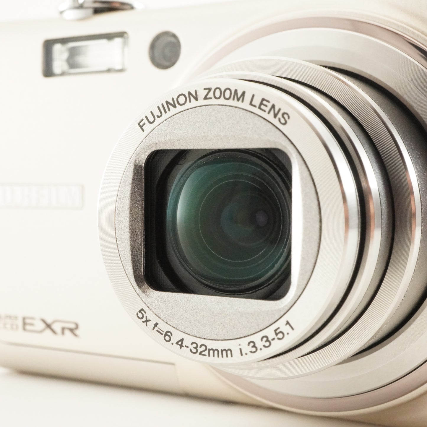 FUJIFILM FinePix F200 EXR Silver + 4GB SDHC Card Digital Camera from Japan #9848