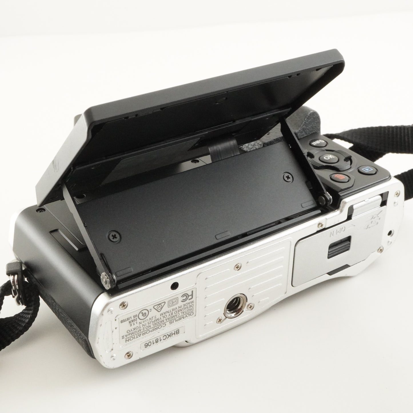 1,076 Shots / OLYMPUS OM-D E-M10 II Silver +14-42+40-150 In Box from Japan #9909