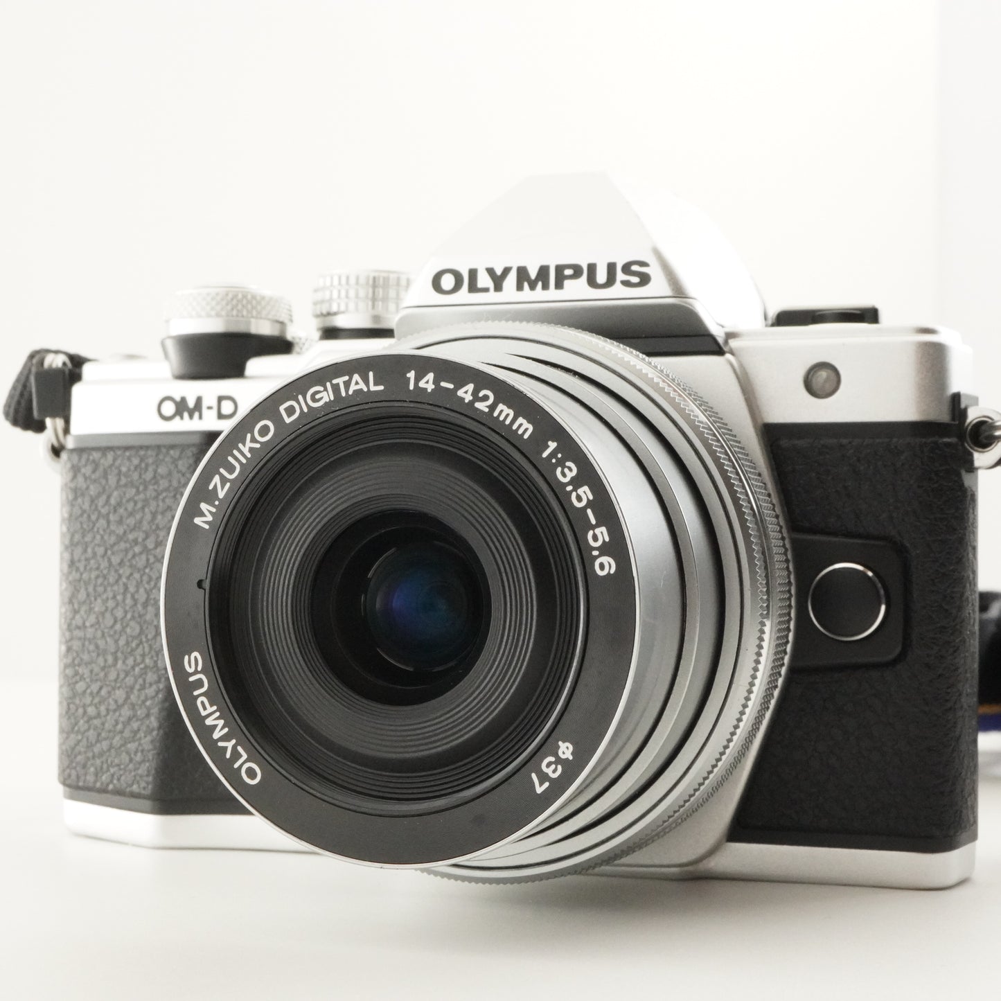 1,076 Shots / OLYMPUS OM-D E-M10 II Silver +14-42+40-150 In Box from Japan #9909