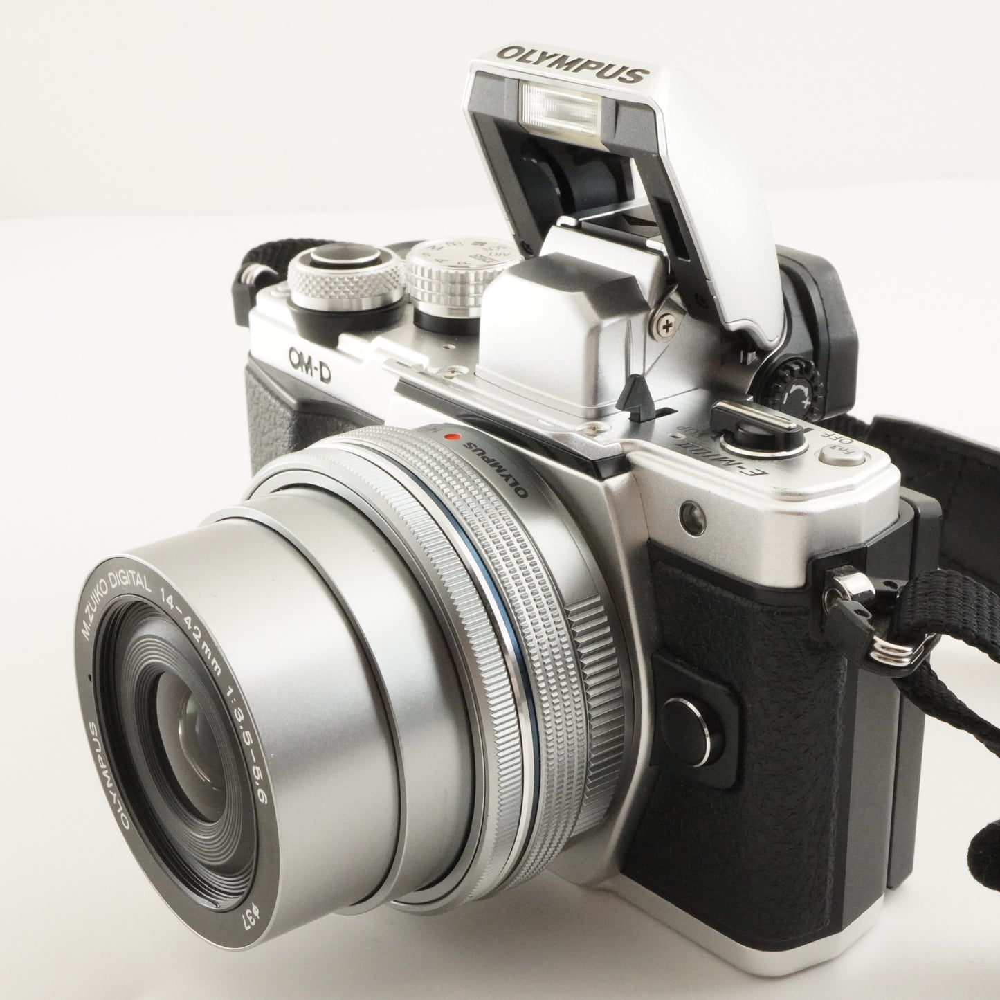 1,076 Shots / OLYMPUS OM-D E-M10 II Silver +14-42+40-150 In Box from Japan #9909