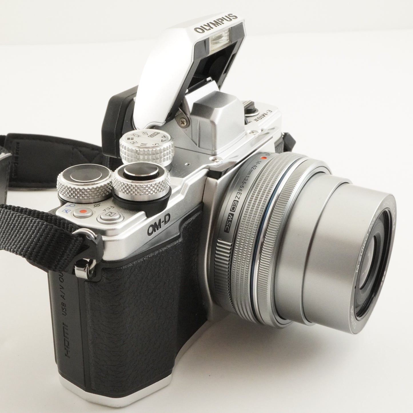 1,076 Shots / OLYMPUS OM-D E-M10 II Silver +14-42+40-150 In Box from Japan #9909