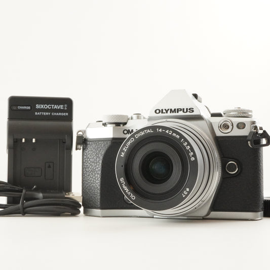 [3,557 Shots] OLYMPUS OM-D E-M5 II Silver + M.Zuiko 14-42mm EZ from Japan #9910