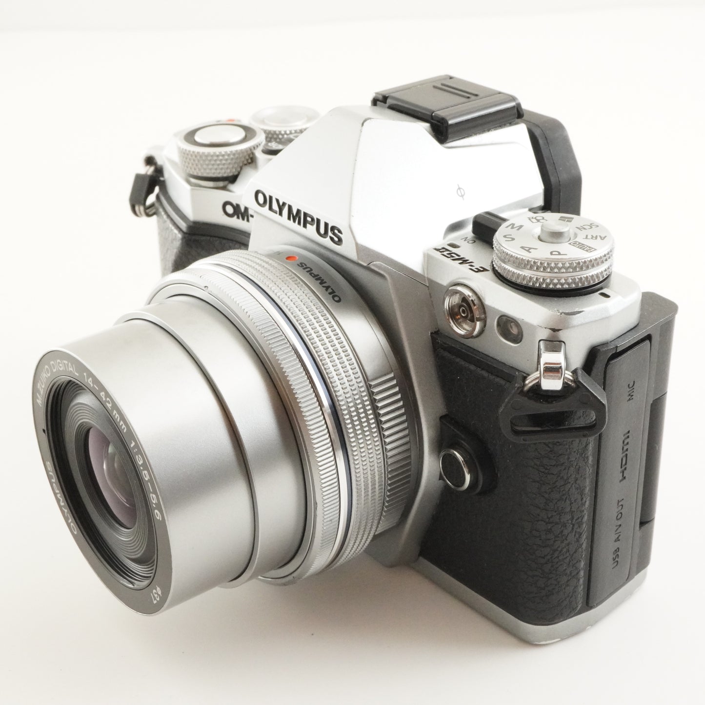 [3,557 Shots] OLYMPUS OM-D E-M5 II Silver + M.Zuiko 14-42mm EZ from Japan #9910