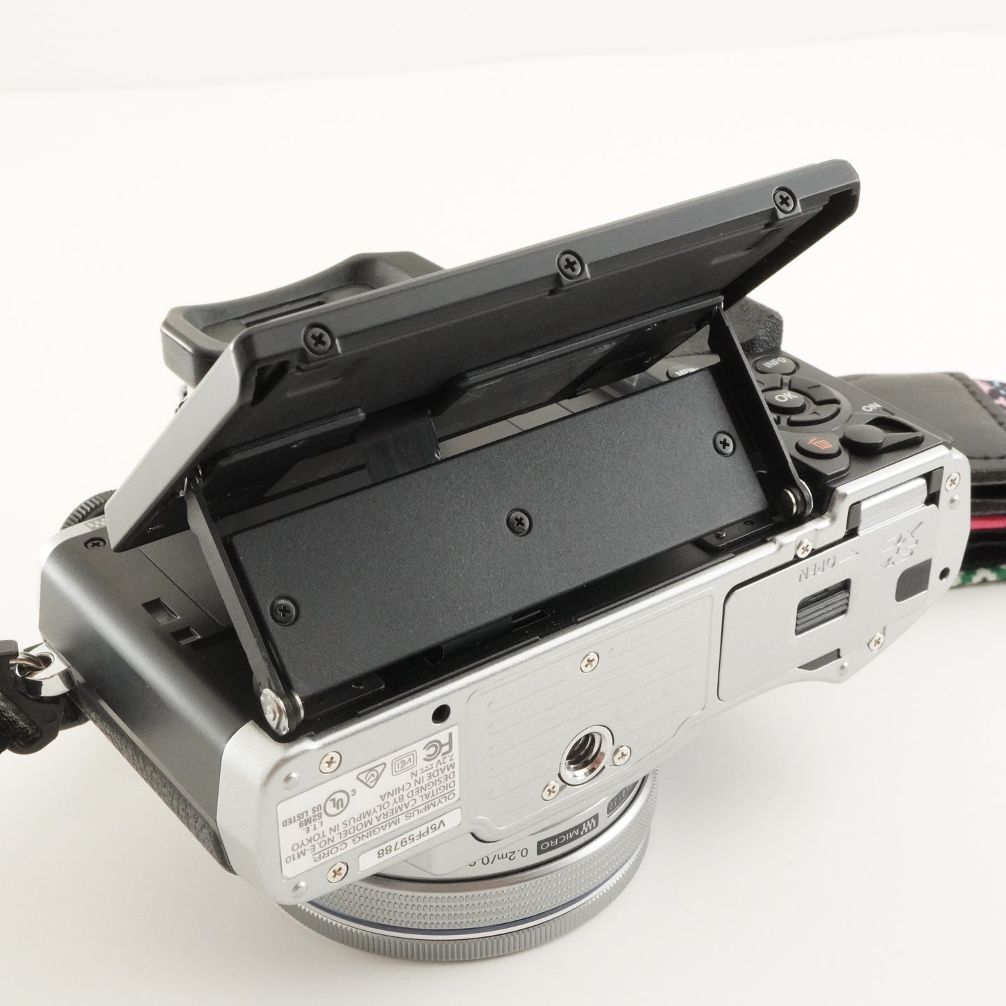 [1,111 Shots] OLYMPUS OM-D E-M10 + 14-42mm + Camera Grip ECG-1 from Japan #9957