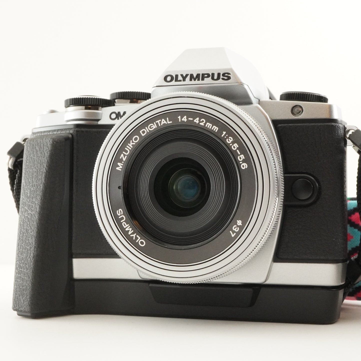 [1,111 Shots] OLYMPUS OM-D E-M10 + 14-42mm + Camera Grip ECG-1 from Japan #9957