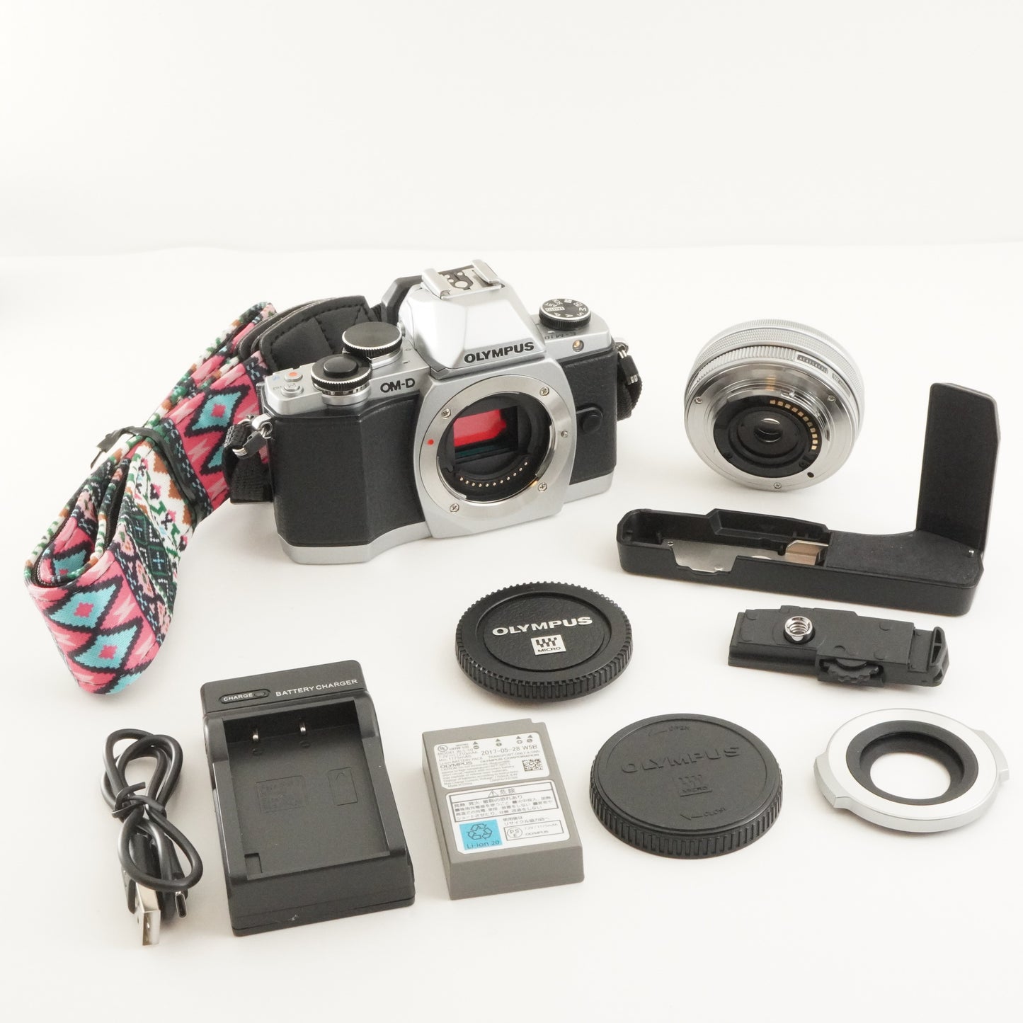 [1,111 Shots] OLYMPUS OM-D E-M10 + 14-42mm + Camera Grip ECG-1 from Japan #9957