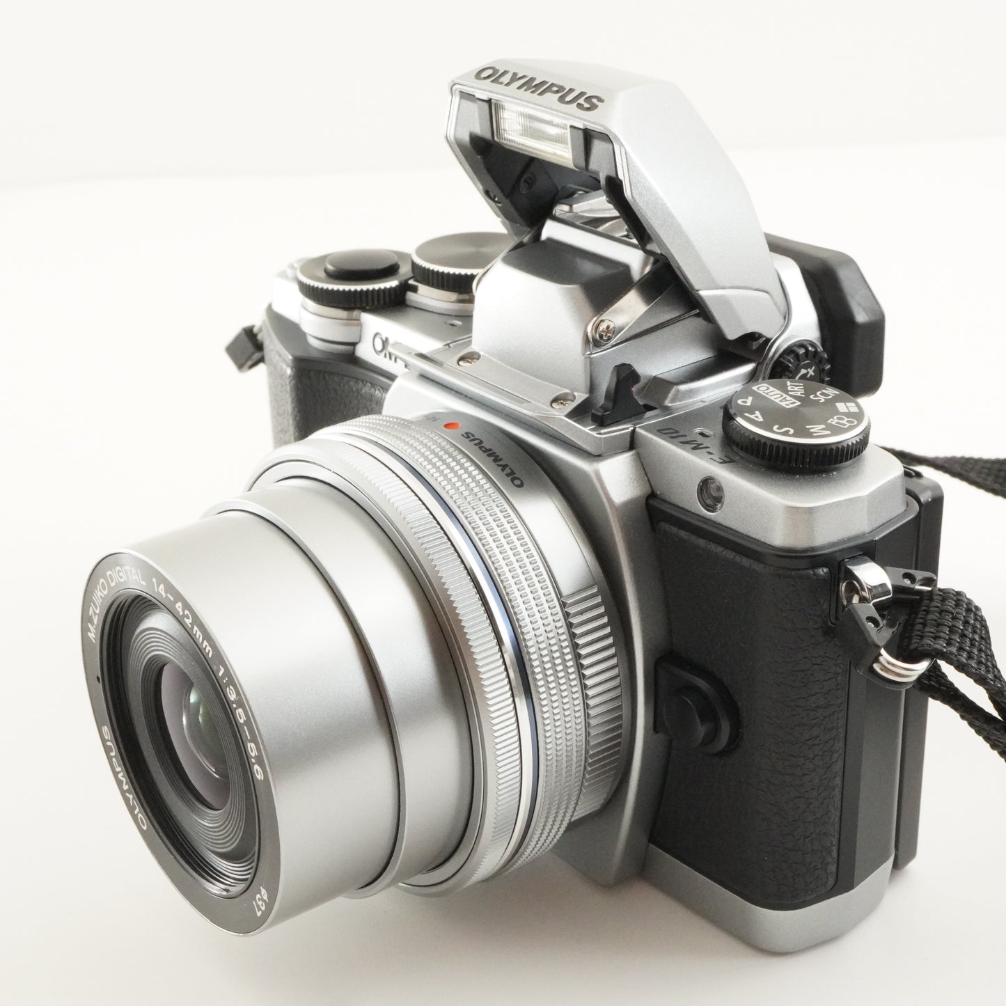 [1,111 Shots] OLYMPUS OM-D E-M10 + 14-42mm + Camera Grip ECG-1 from Japan #9957