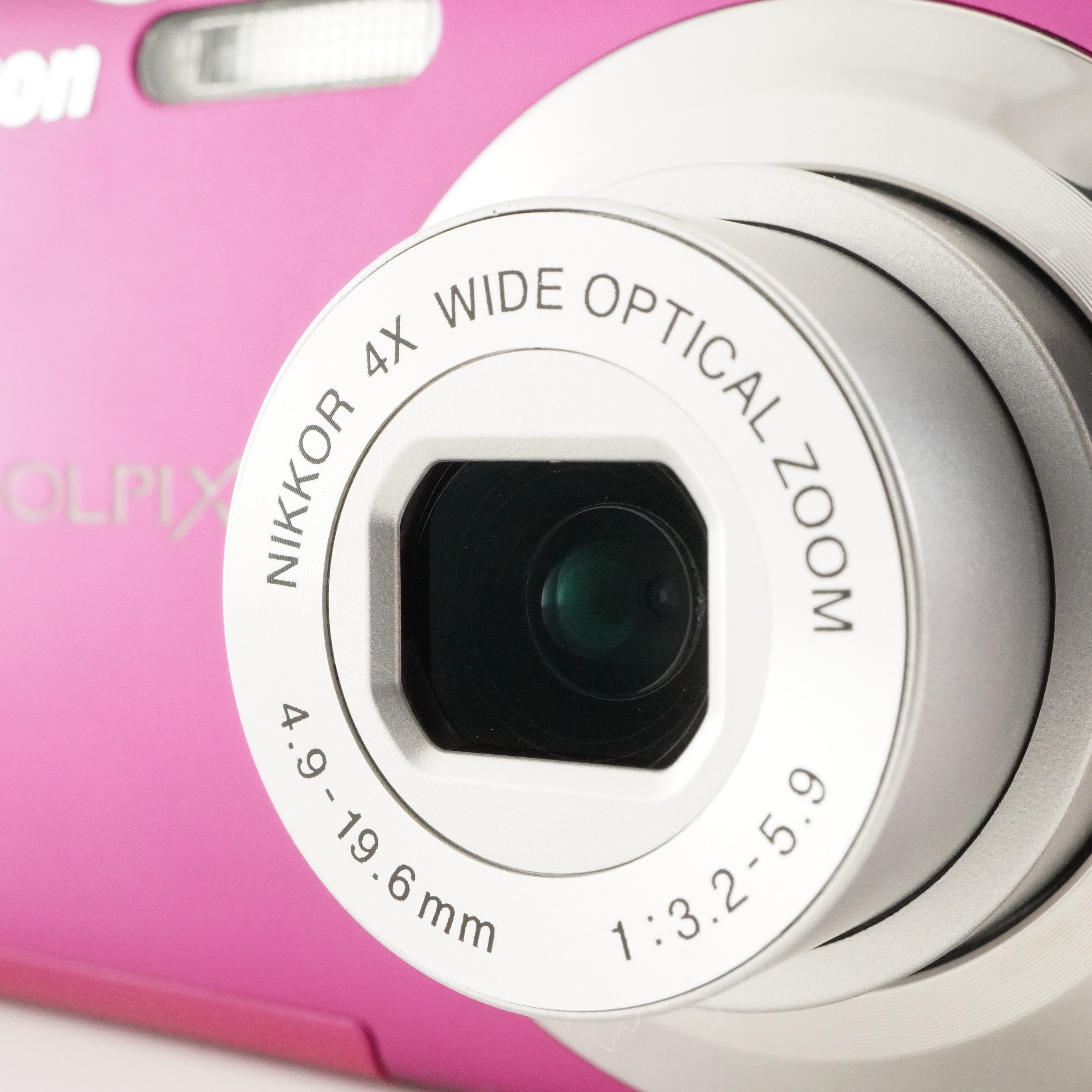 Nikon COOLPIX S3000 Pink In Box + 4GB SDHC Card Digital Camera