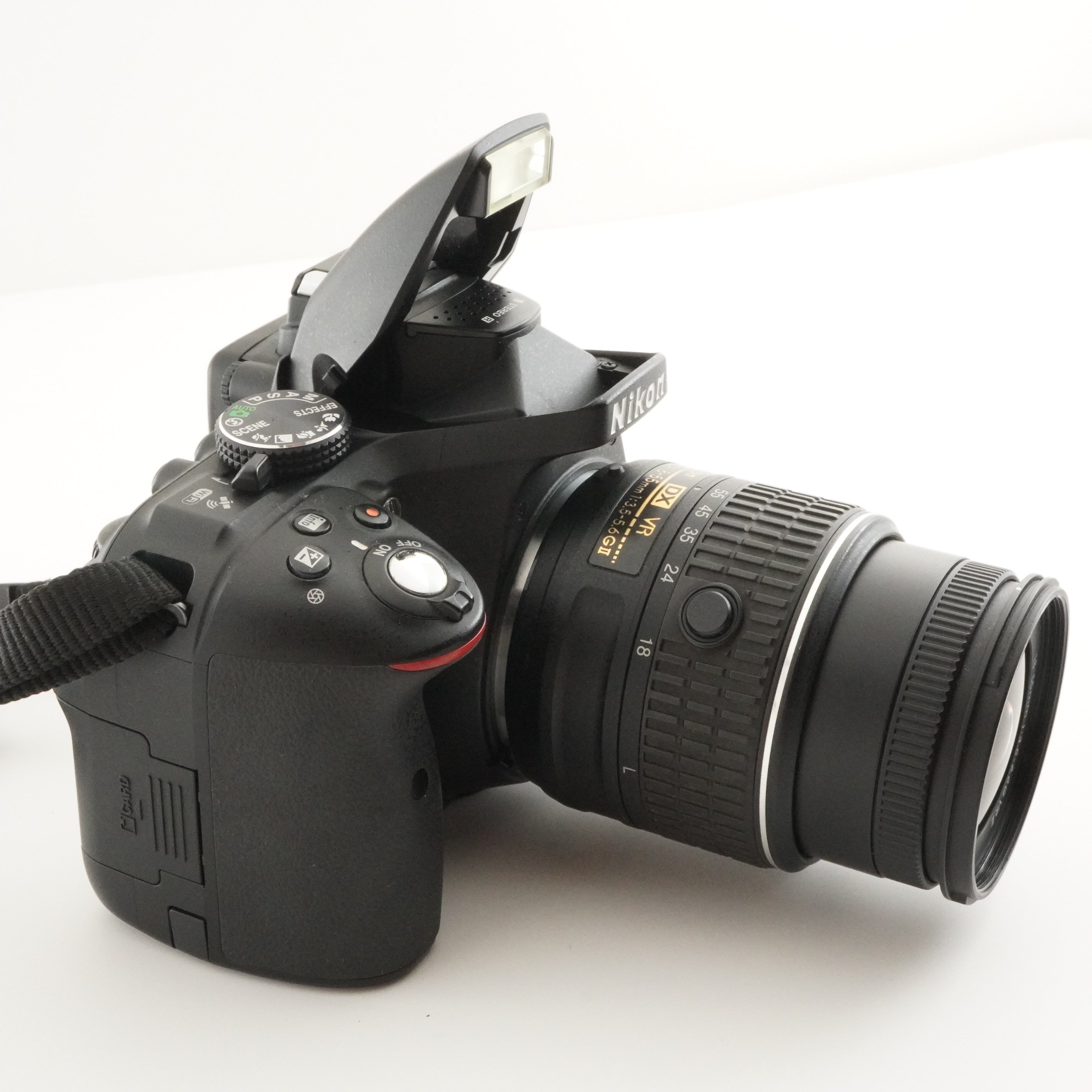 S/C 4,100] Nikon D5300 + AF-S 18-55mm F3.5-5.6 G II VR In Box from