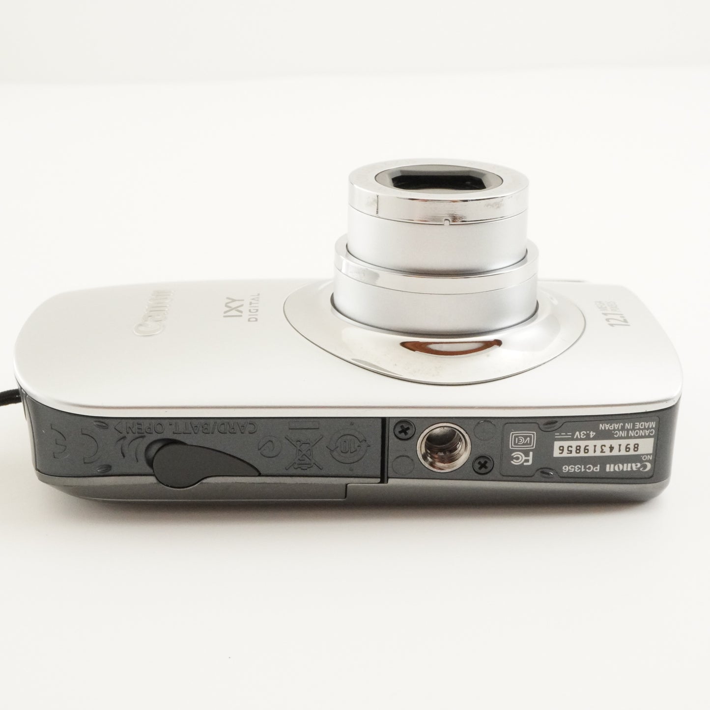 Canon IXY DIGITAL 510 IS Silver With 4GB SDHC Card from Japan #7241