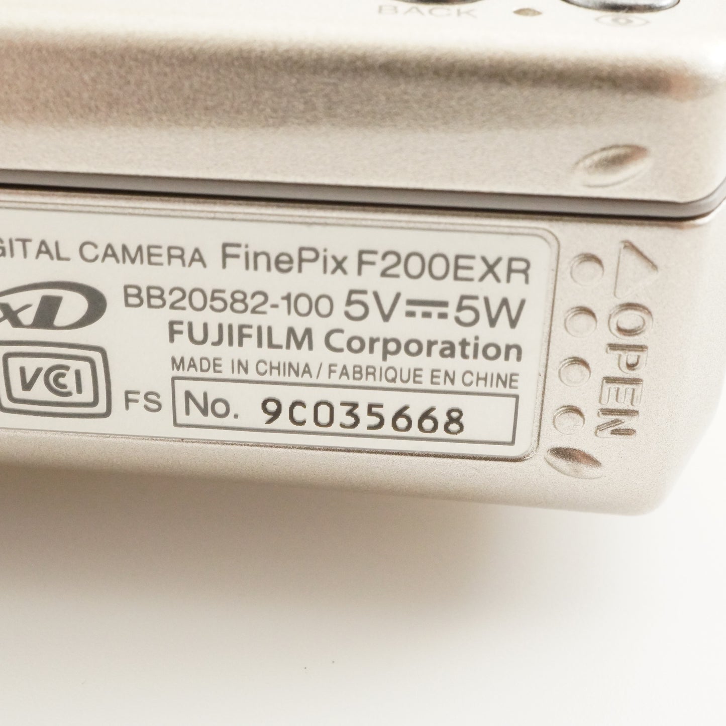 FUJIFILM FINEPIX F200 EXR Silver In Box With 4GB SDHC Card from Japan #6882