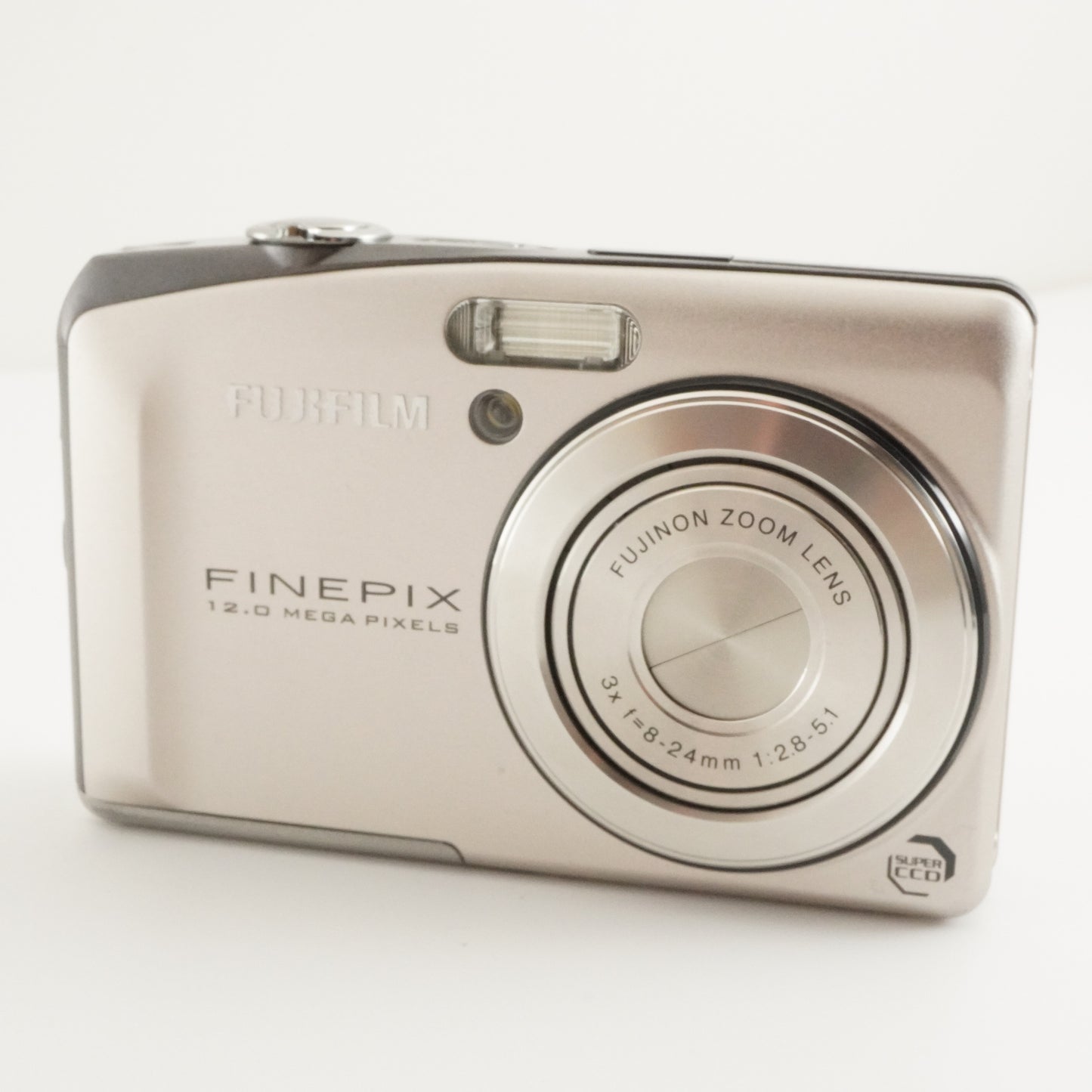 FUJIFILM FINEPIX F60fd Silver With 4GB SDHC Card Digital Camera from Japan #4014