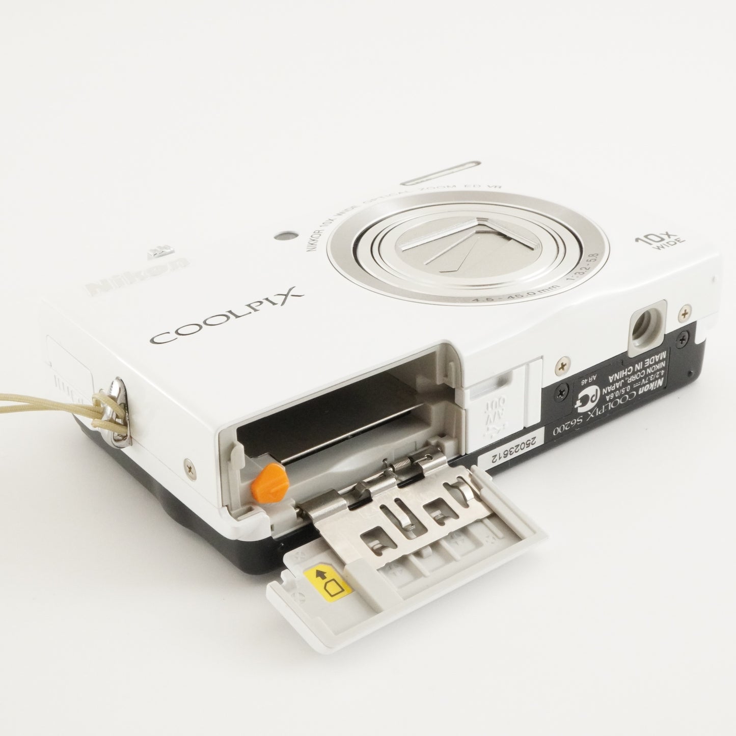 Nikon COOLPIX S6200 White With 4GB SDHC Card Digital Camera from Japan #3995