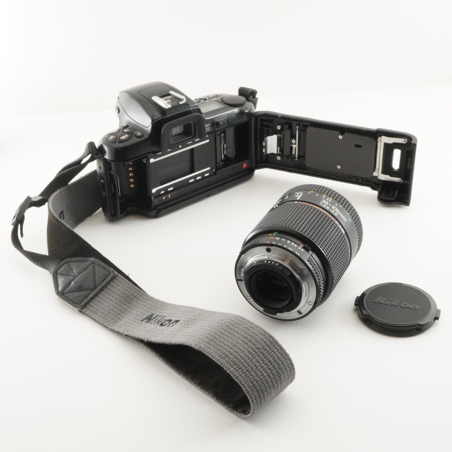 Nikon F-601 + AF NIKKOR 35-105mm F3.5-4.5 SLR 35mm Film Camera from Japan #4752