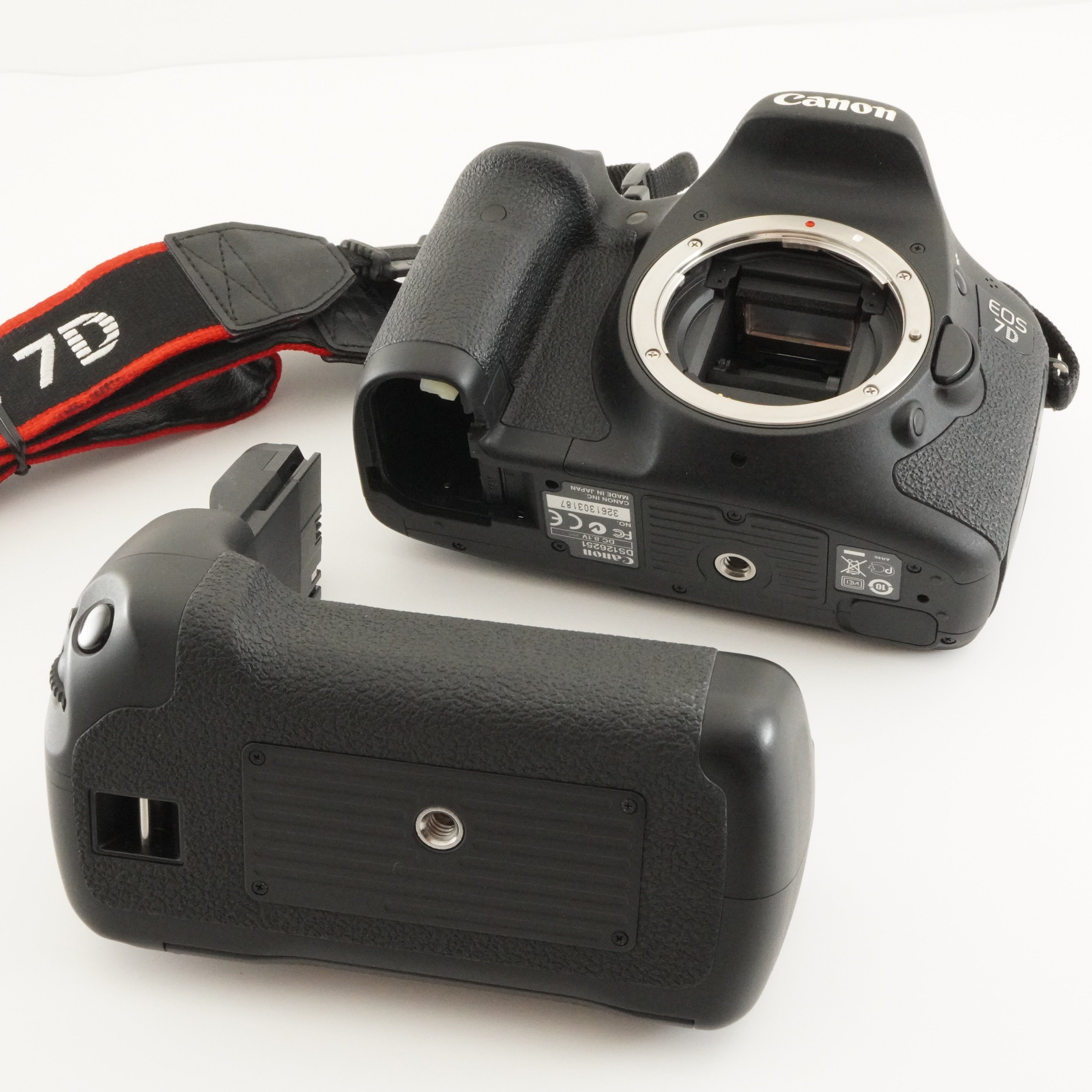 4,463 Shots] Canon EOS 7D + Battery Grip BG-E7 DSLR Camera